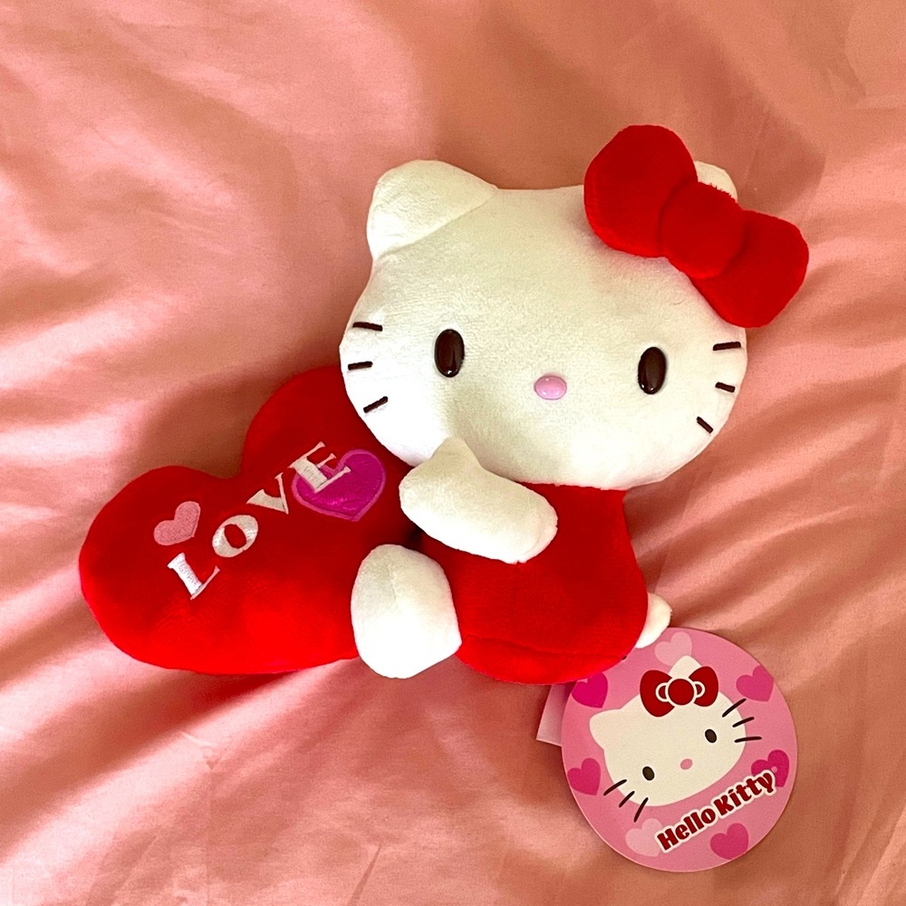 Hello kitty heart plush